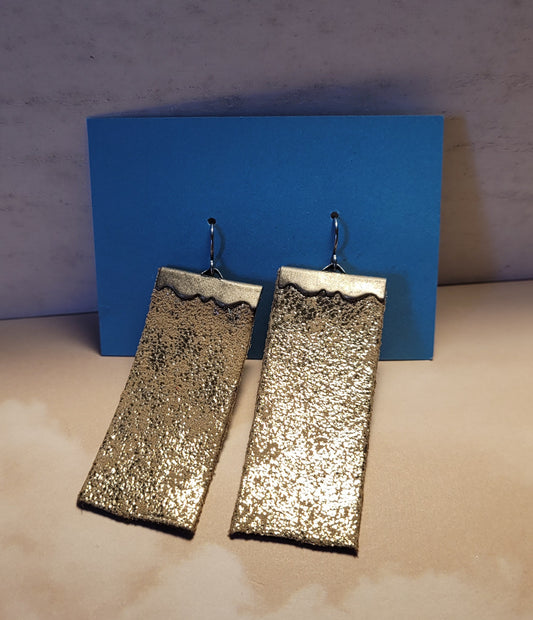 GOLD LEATHER EARRINGS.