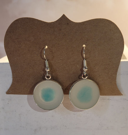 RESIN EARRINGS.