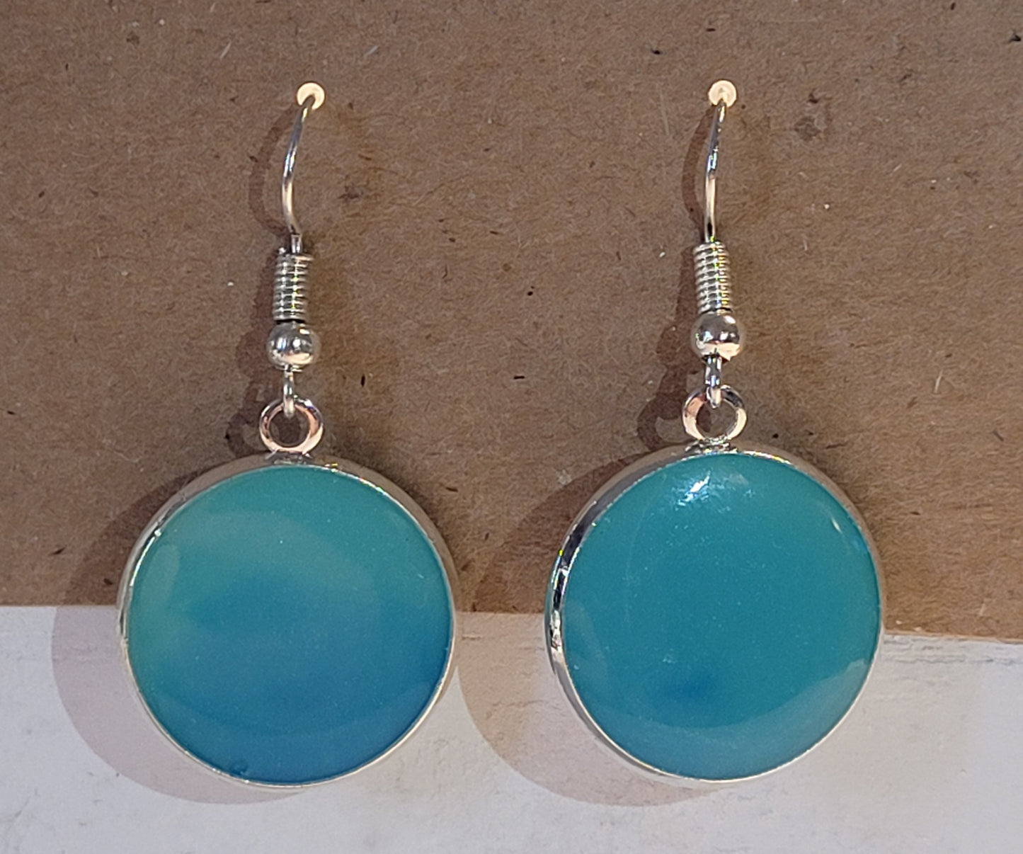 RESIN EARRINGS.