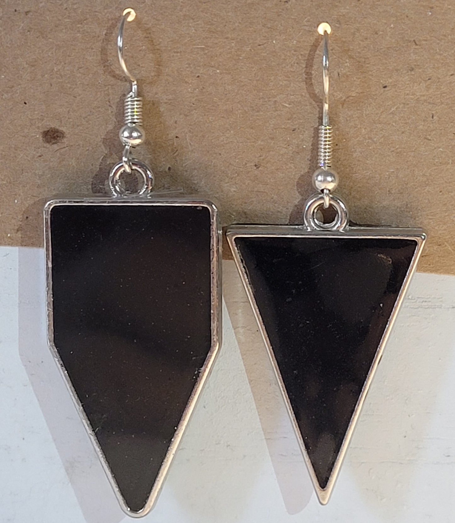 RESIN EARRINGS.